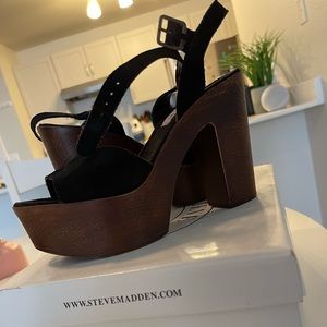 Steve Madden size 7 Platform Sandals